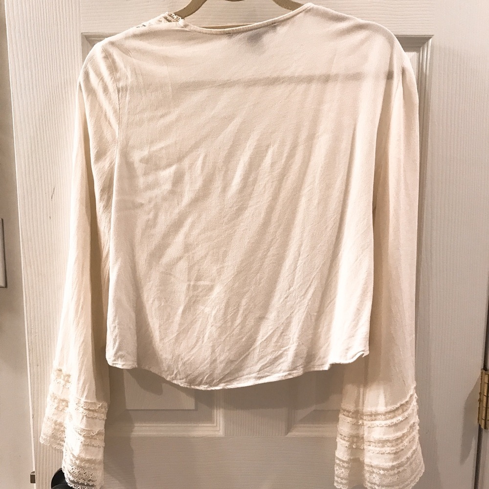 Lace Detailed Cropped Top - Picture 2 of 3